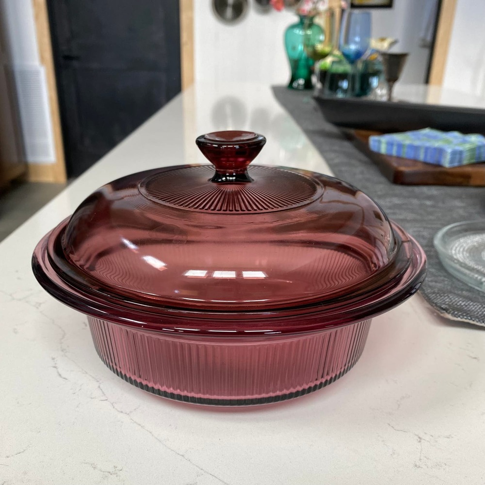 PYREX VISIONS Round Cranberry Glass Baking Dish 24oz 750mL V-30-B w/ Lid
